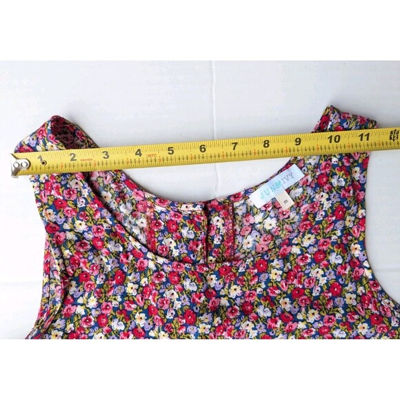 Jun & Ivy Floral Crochet Tank Top W/ Open, Flutter Back Size SZ Medium Crop - Picture 6 of 9